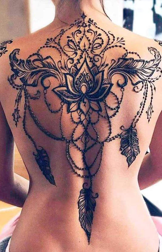 tatuaje de henna mujer